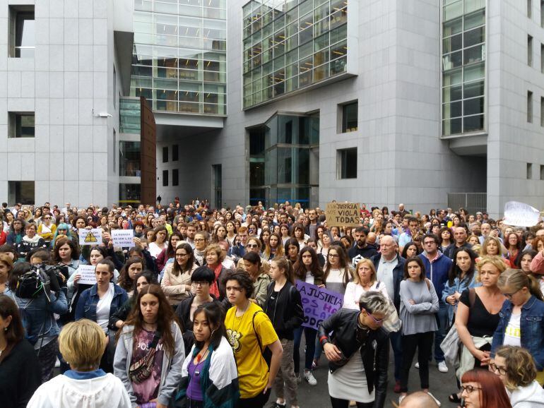 Manifestación contra la decisión judicial de La Manada 