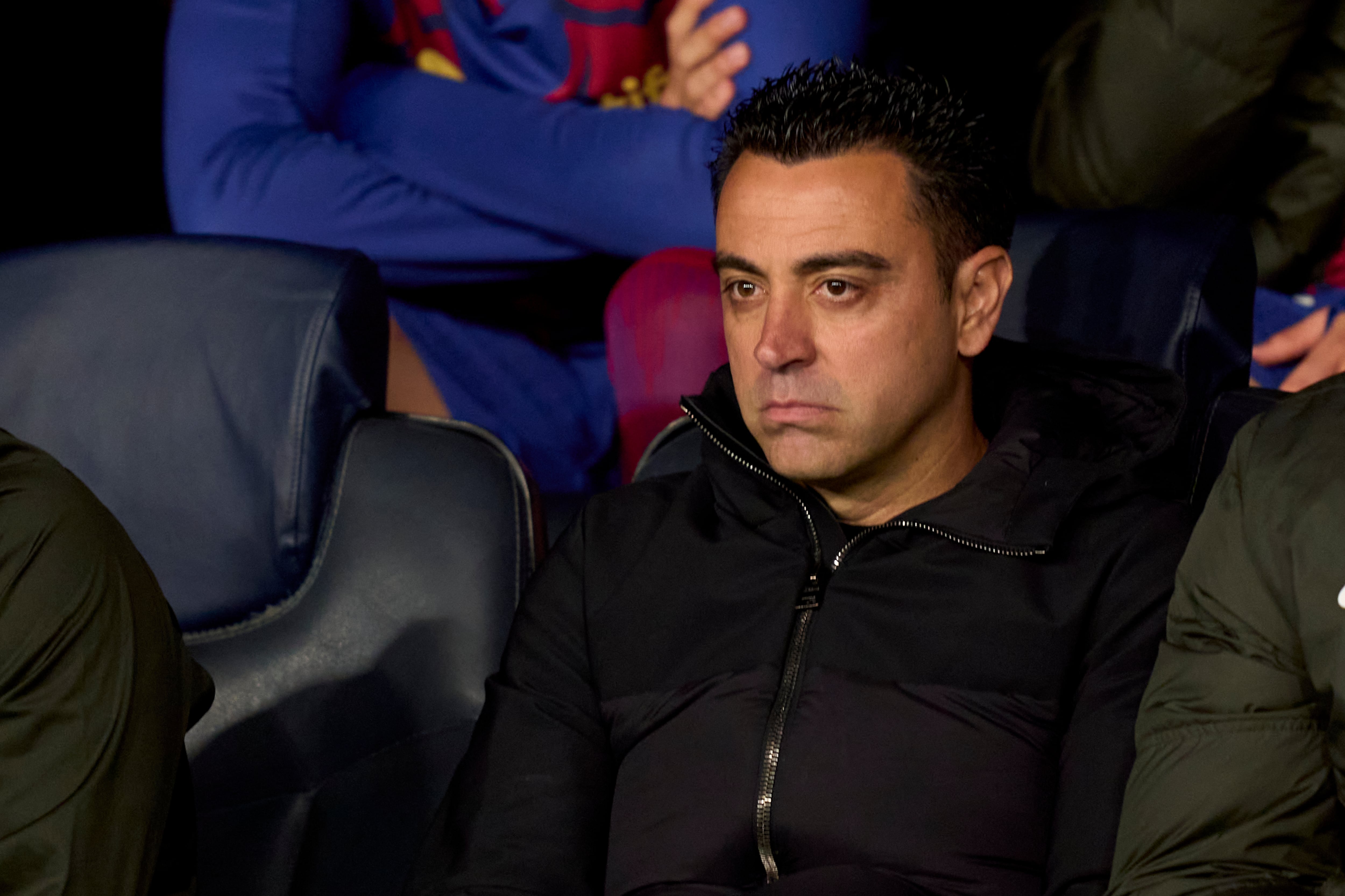 Xavi Hernández, en el banquillo del estadio de Montjuic durante el partido de Champions League entre Barça y PSG