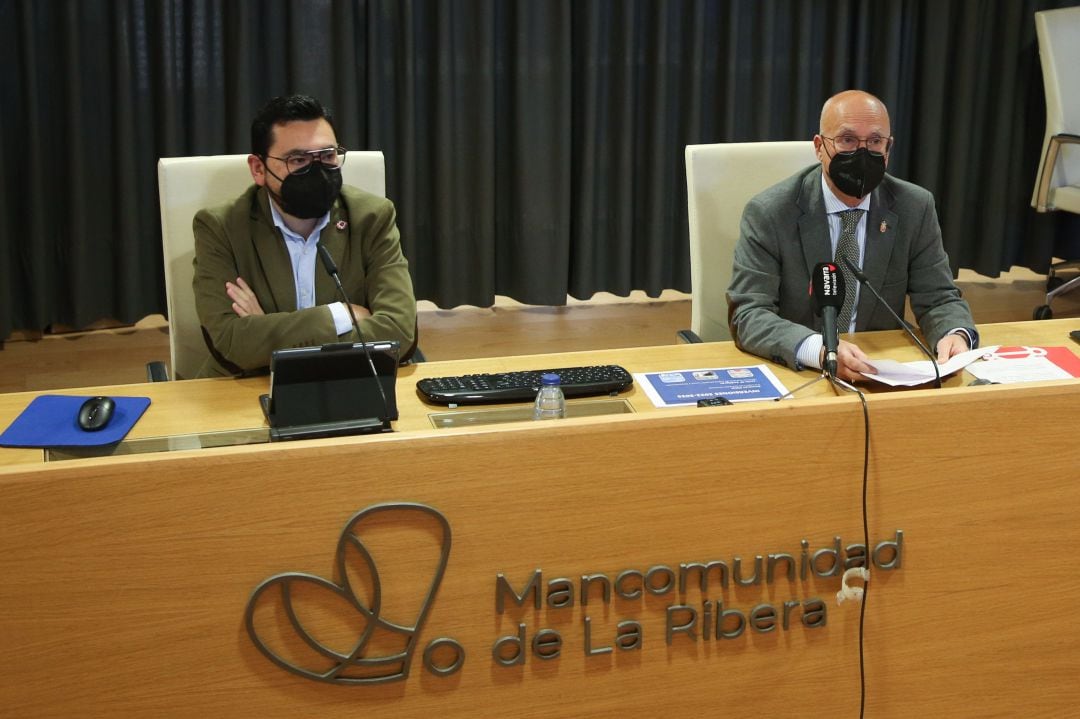 El director general, Jesús María Rodríguez, y el consejero Bernardo Ciriza, durante la rueda de prensa de este martes en Tudela