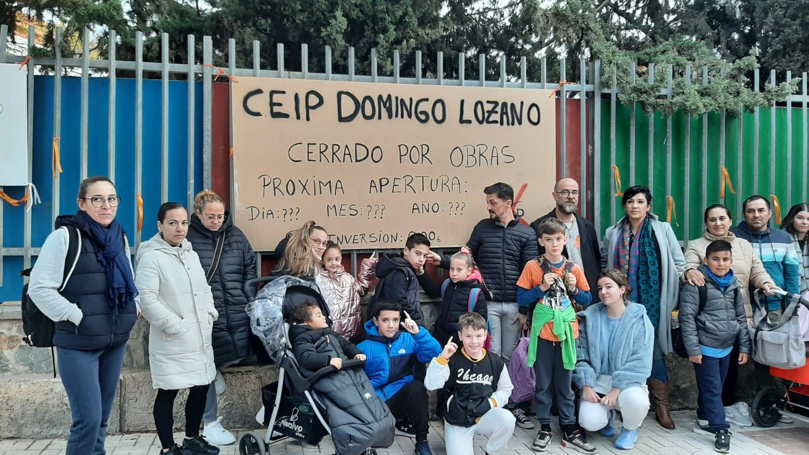 Nueva protesta de las familias del colegio Domingo Lozano de Málaga