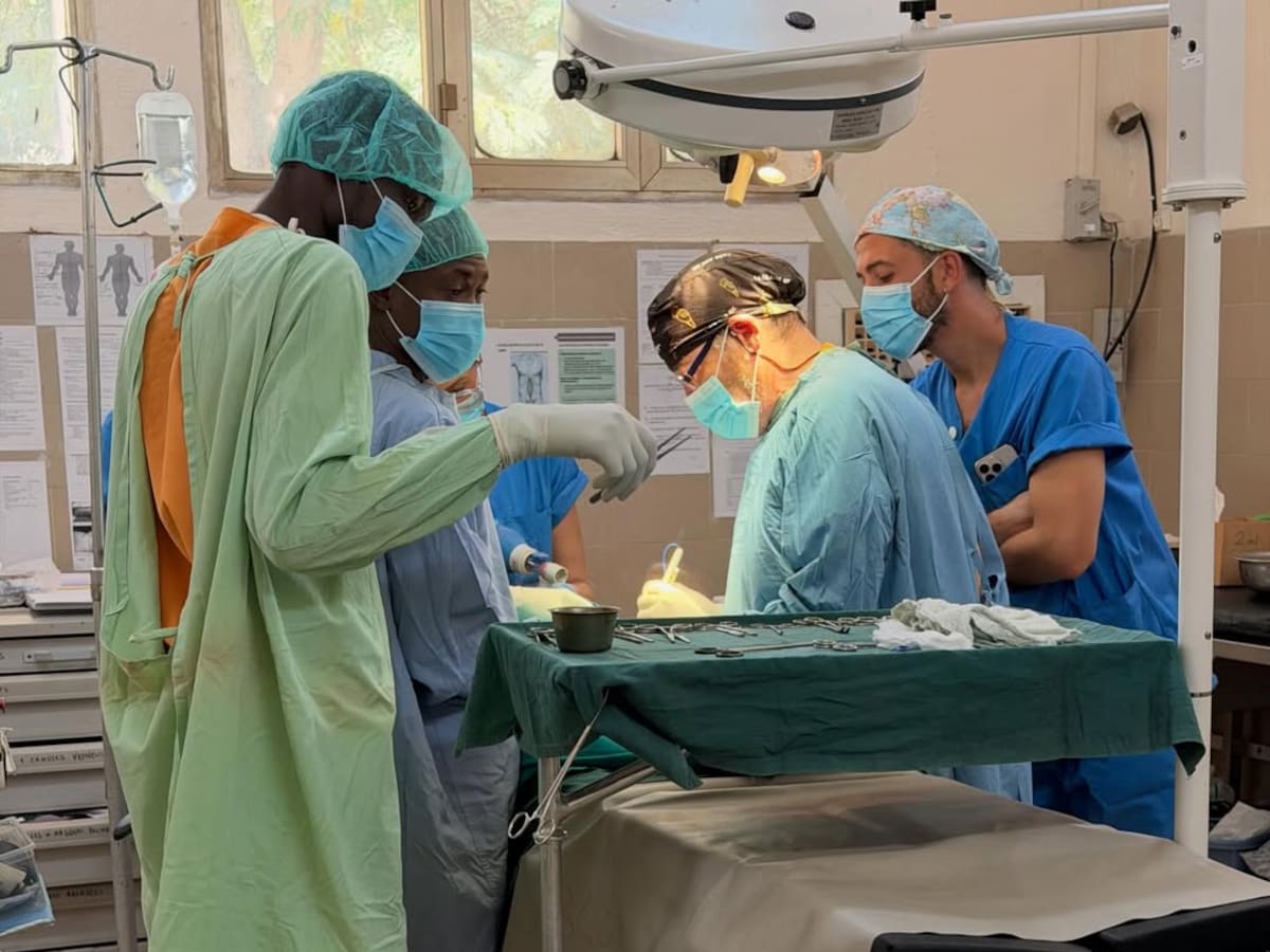 De un hospital con solo tres sanitarios a más de 80: así han cambiado los médicos de Fuenlabrada la vida de una región del África Central