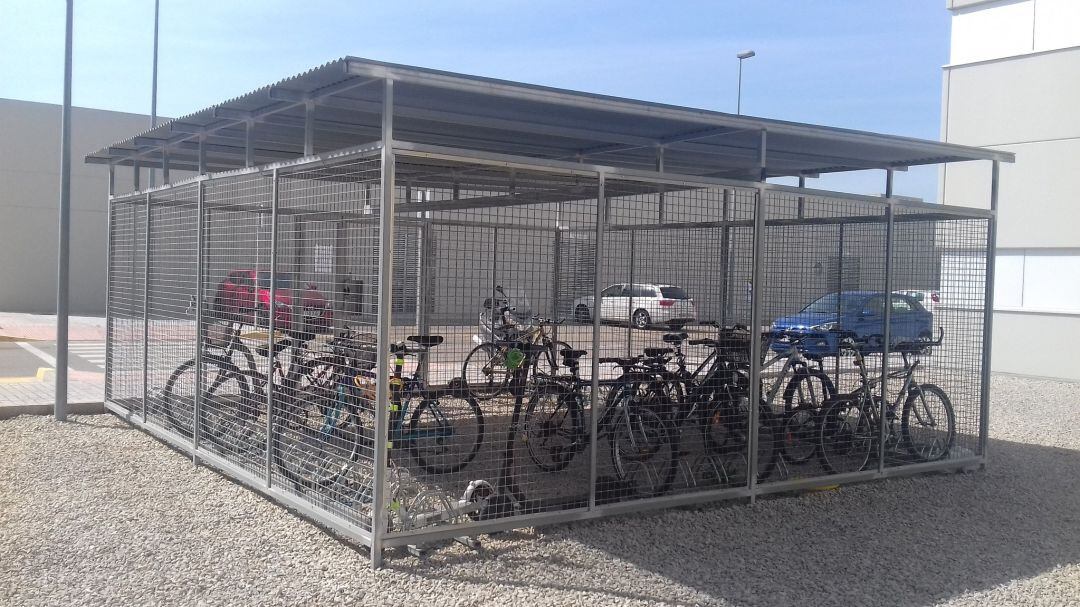 Sitio especial para bicicletas en el hospital de Gandia 