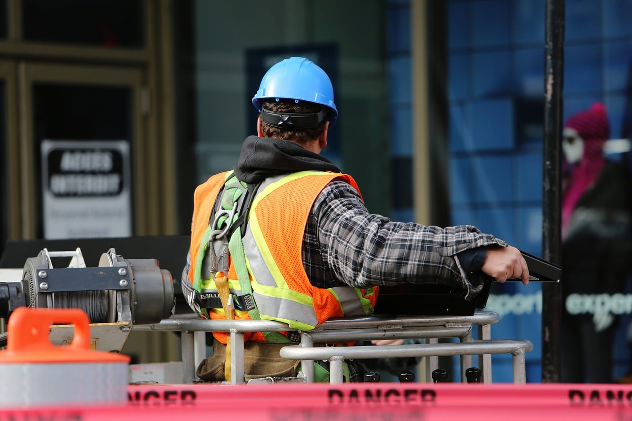 Trabajador en su jornada laboral