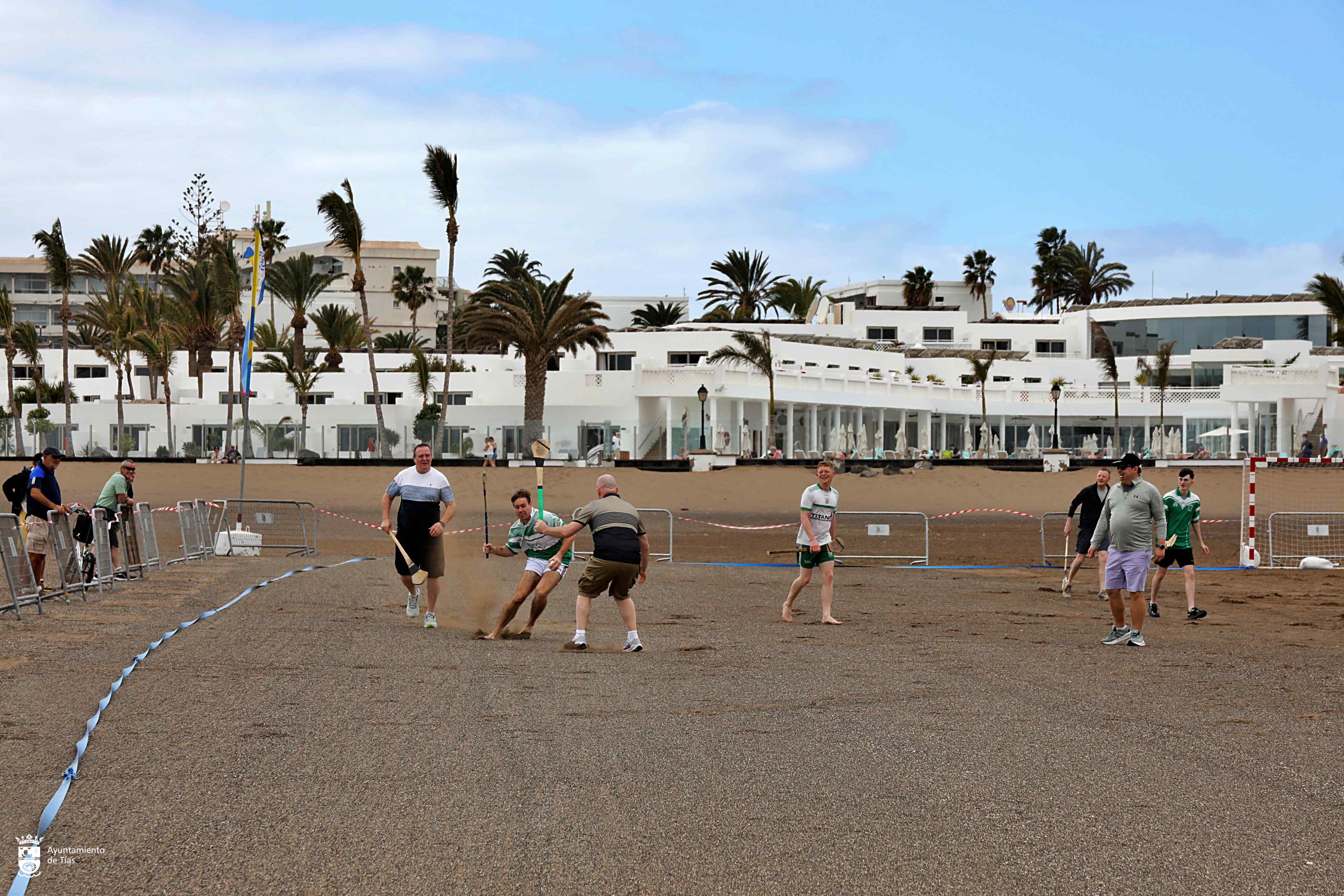Exhibición de hurling en Puerto del Carmen.