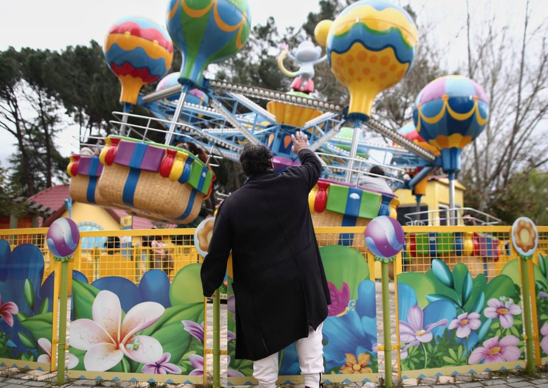 Vuelven a abrir los parques temáticos tras la pandemia: así están siendo sus reaperturas.