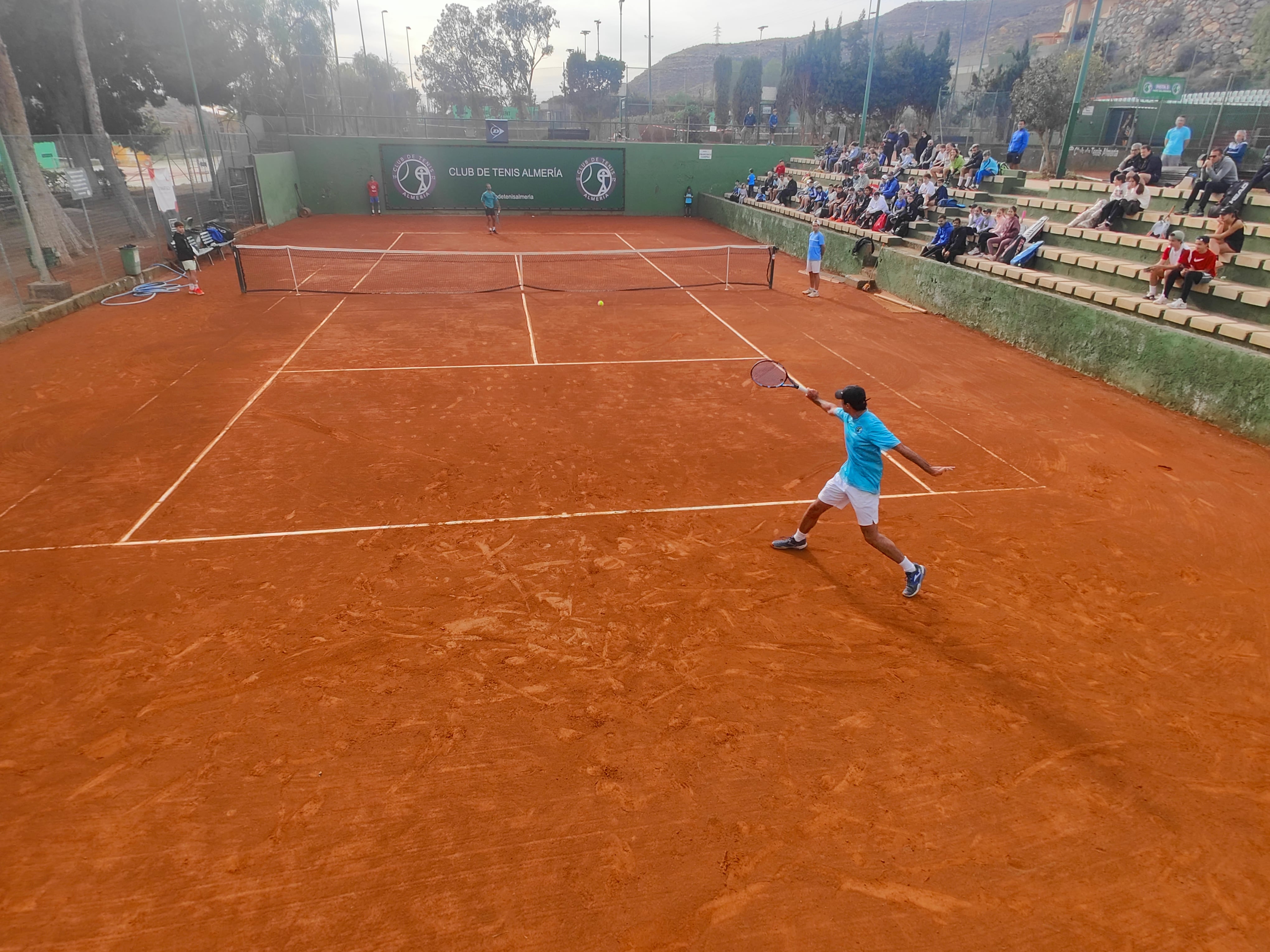 Un clínic de tenis con sabor navideño e ilusión con Javi Barranco.