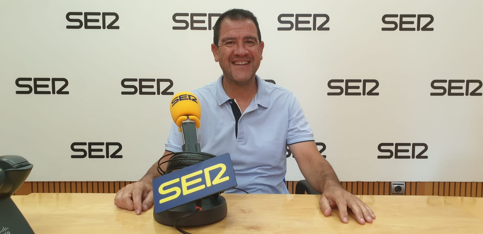 Fran Serrejón en los estudios de Radio Murcia Cadena SER