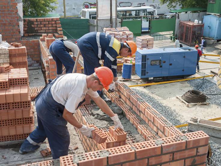 Trabajadores en una obra en construcción