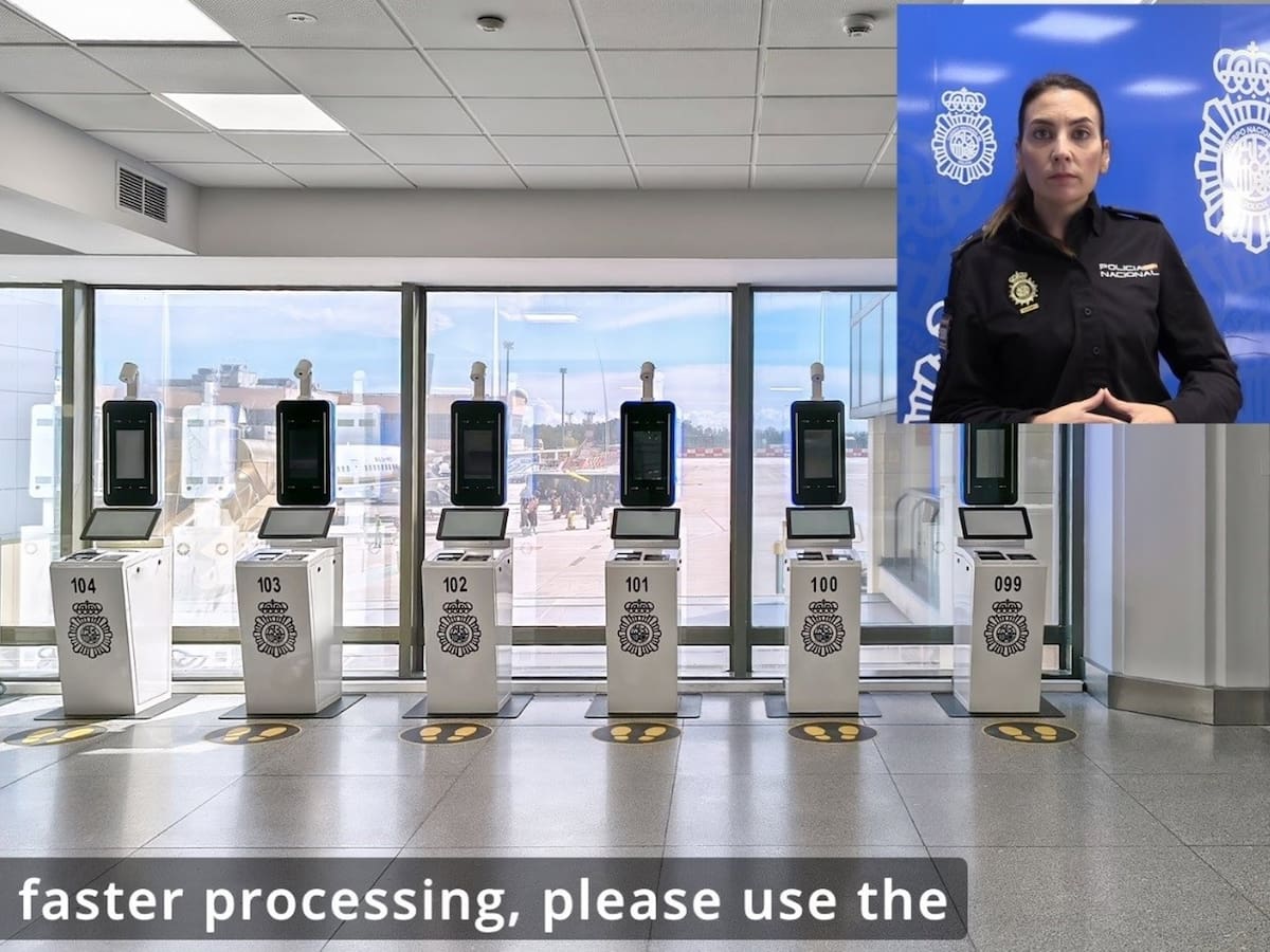 Campaña informativa para agilizar los controles de documentación en el aeropuerto de Málaga