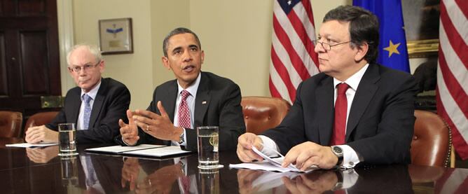 El presidente estadounidense, Barack Obama, se reúne con el presidente del Consejo Europeo, Herman Van Rompuy y con el presidente de la Comisión Europea, José Manuel Durao Barroso en la Casa Blanca al inicio de la cumbre anual entre Estados Unidos y la Un