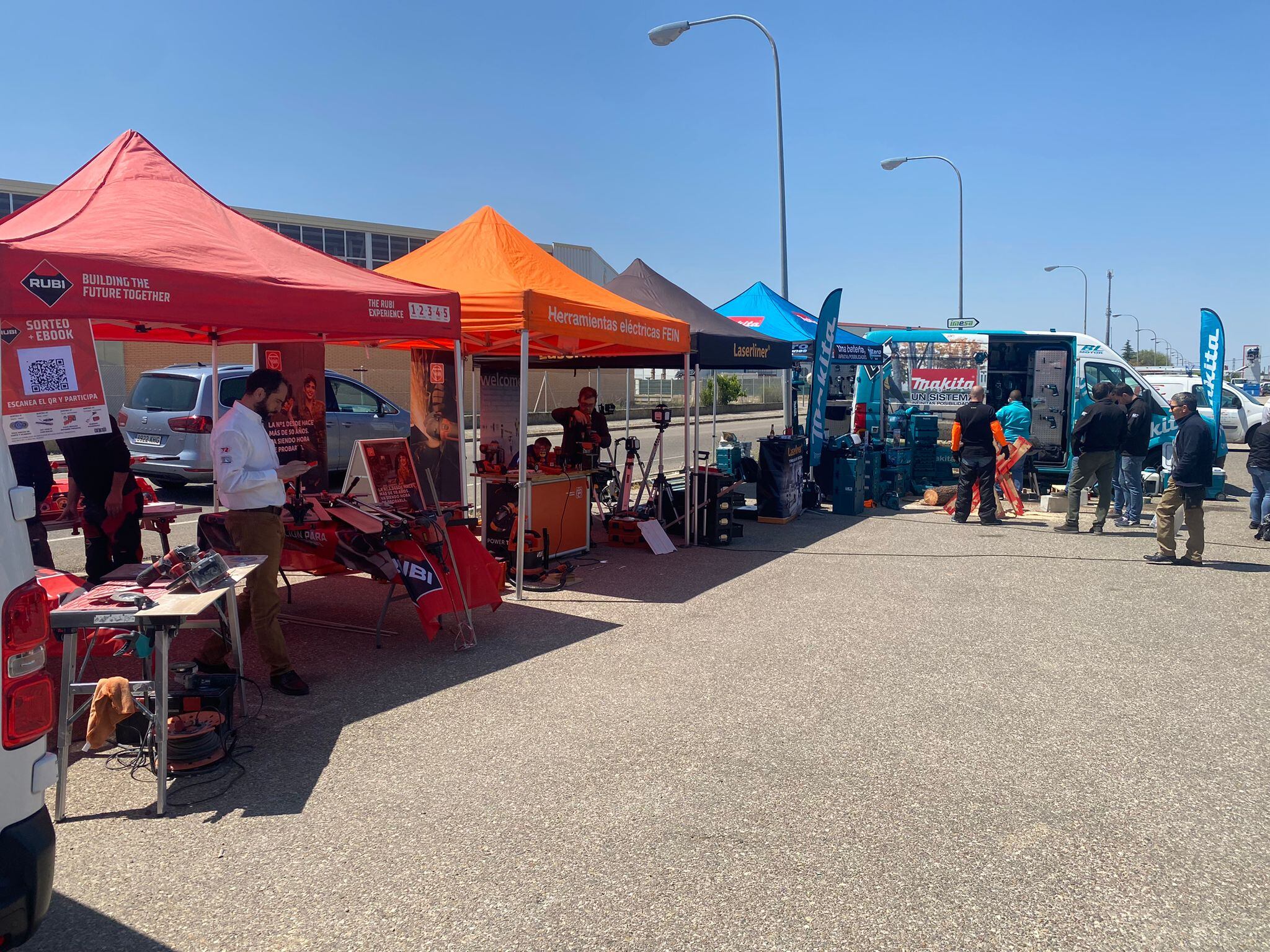 Puertas abiertas en Suministros Herrera