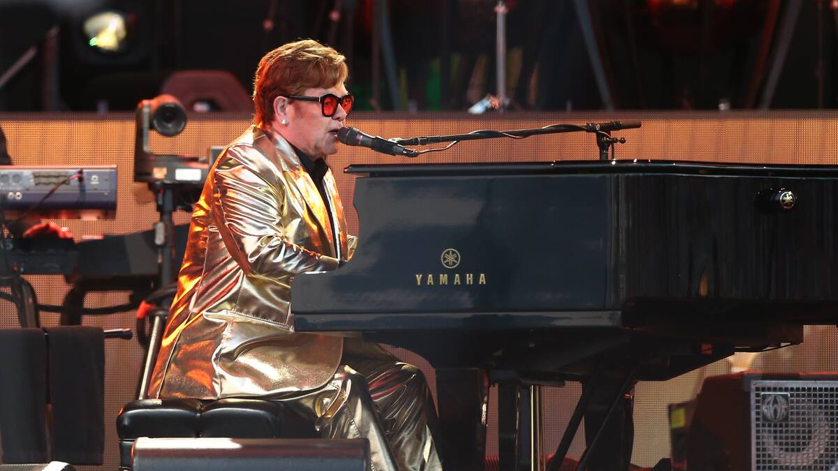Elton John se come un After Eight