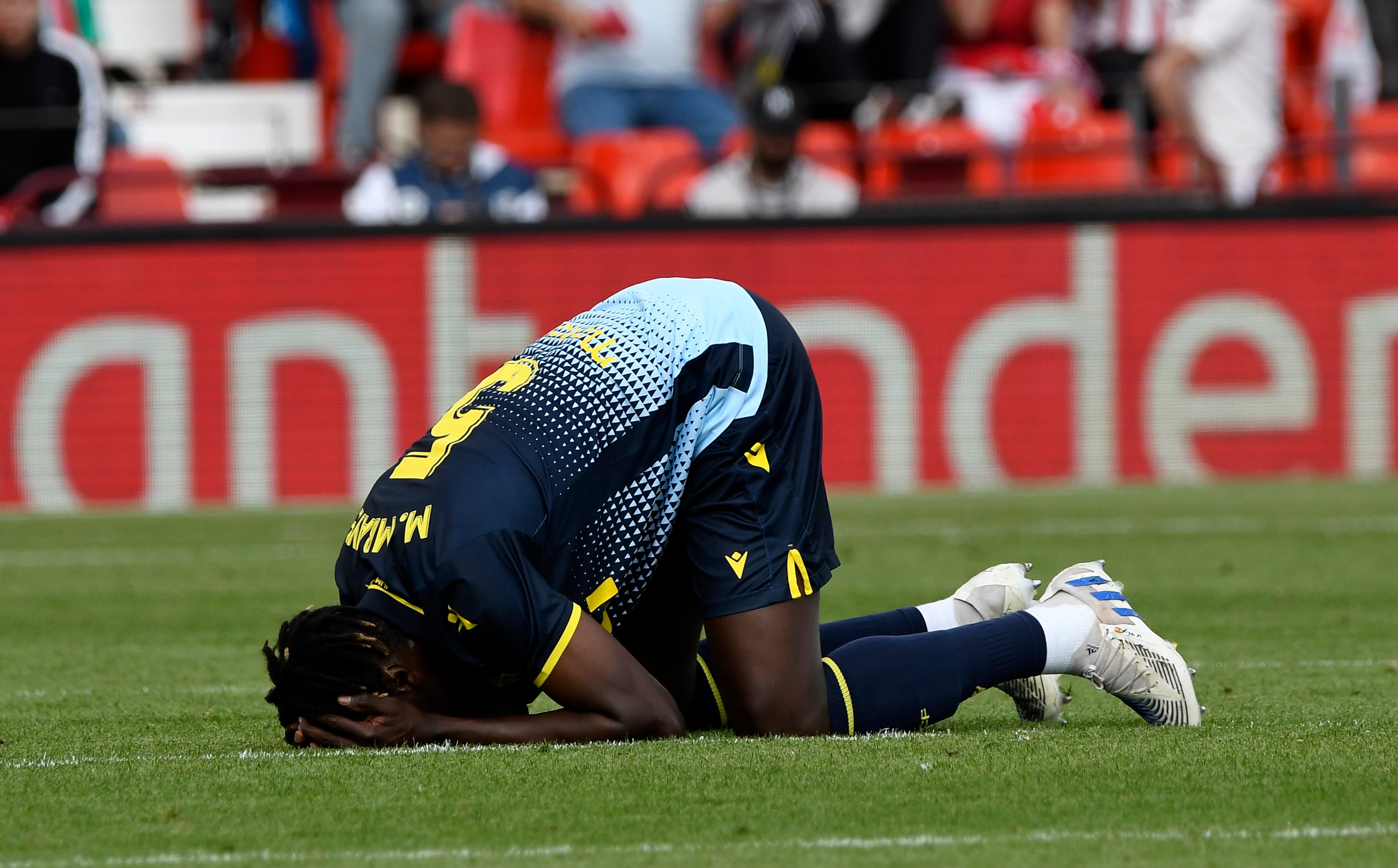 ALMERÍA, 18/03/2023.- El jugador del Cadiz M Mbiaye reacciona tras finalizar el partido ante la UD Almería celebrado esta tarde en Power Horse Stadium de Almería. EFE/ Carlos Barba
