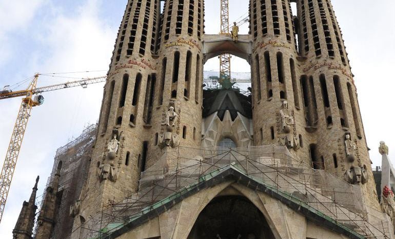 La Sagrada Familia de Barcelona es uno de los monumentos más visitados de Cataluña. 