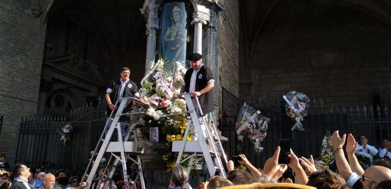 Ofrenda Floral a la Virgen Blanca