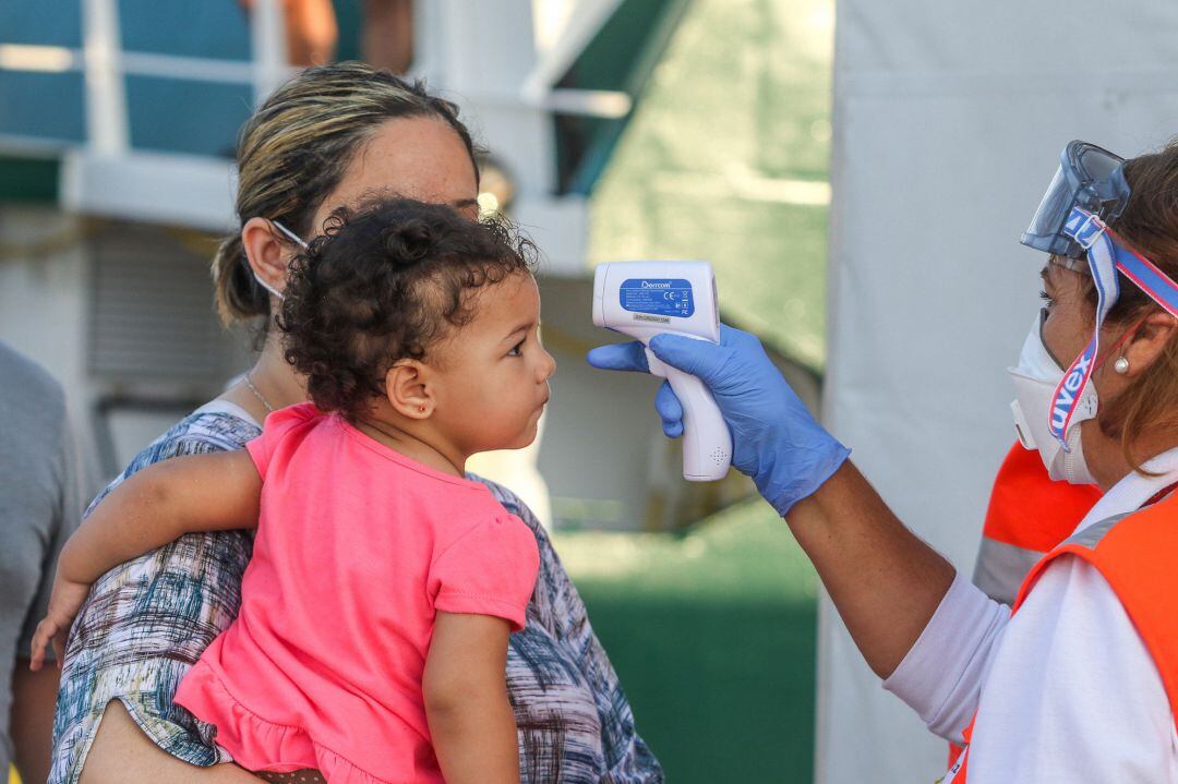 Medición de temperatura a extranjeros en Málaga