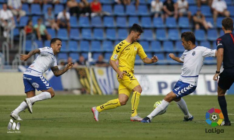 Acción del partido entre el Tenerife y el Oviedo