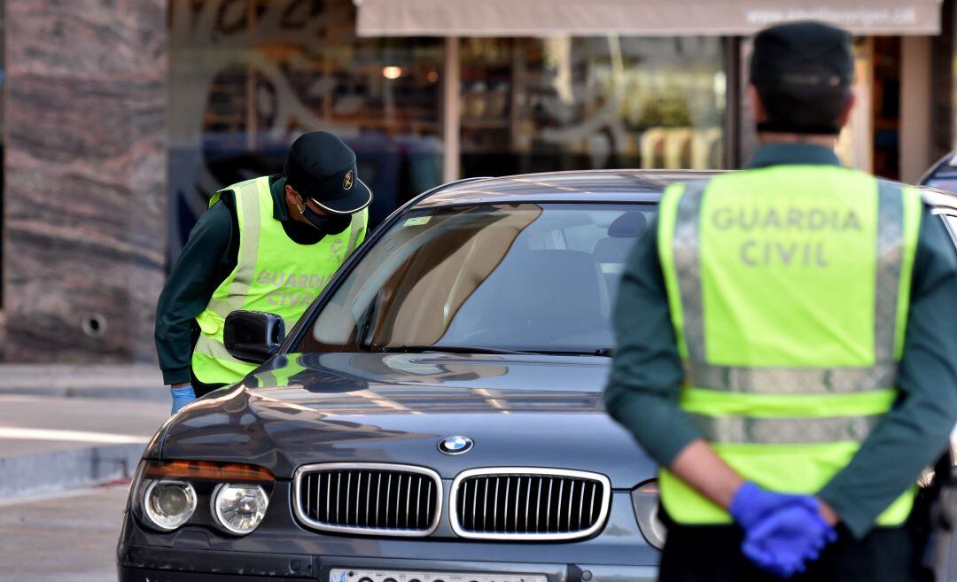 La Guardia Civil ha estado buscando hasta dar con los tres sospechosos del presunto acoso sexual a dos jóvenes de Mengíbar