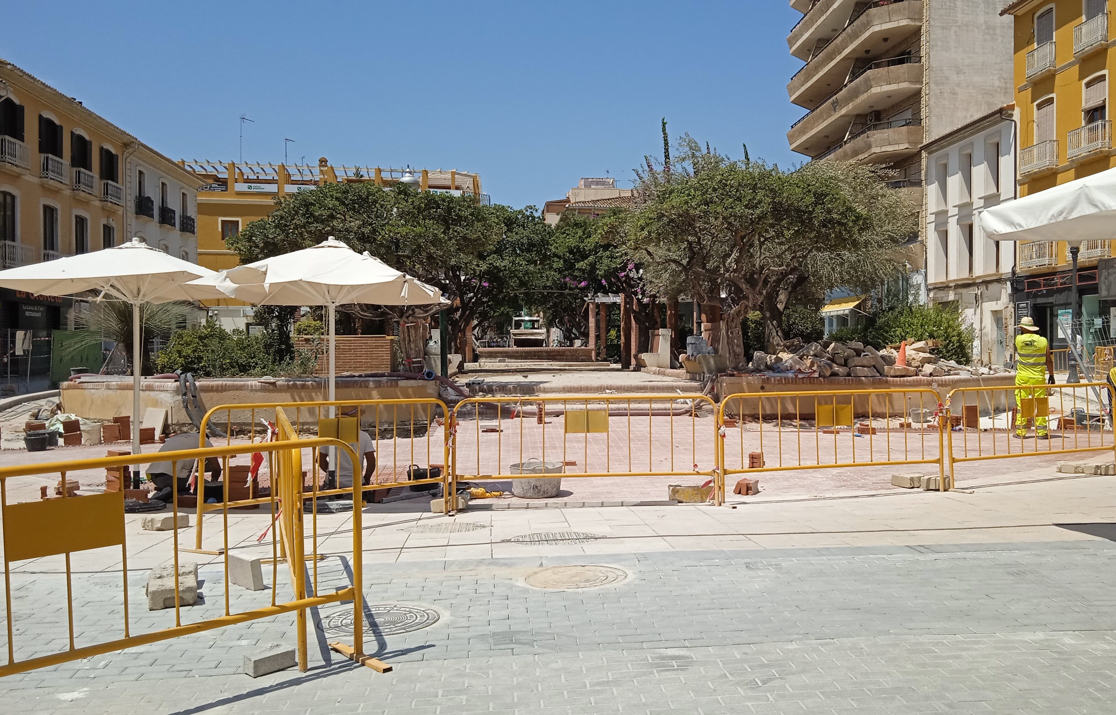 Obras en la Glorieta País Valencià, en fecha 3 de julio 2023.