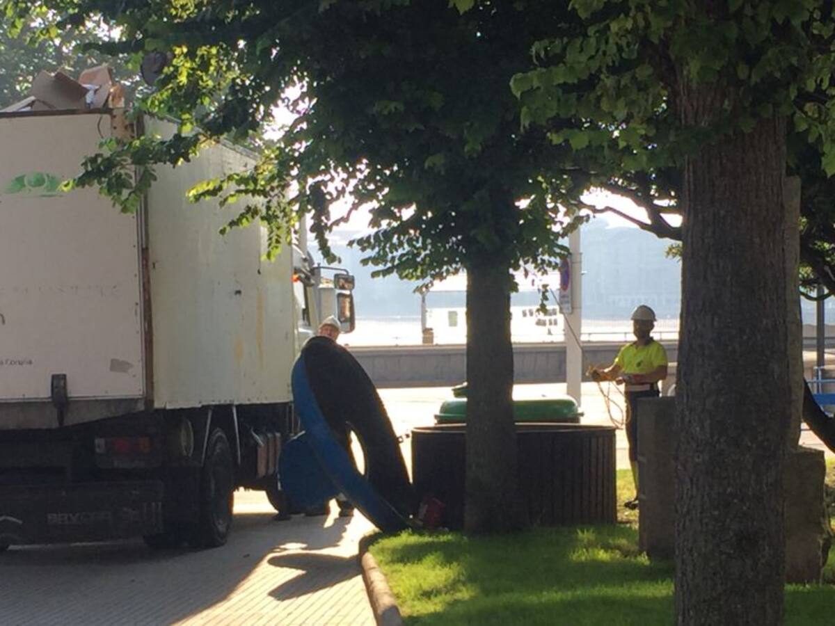 Trabajadores de limpieza de A Coruña lamentan que no se cuente con ellos para el refuerzo del servicio