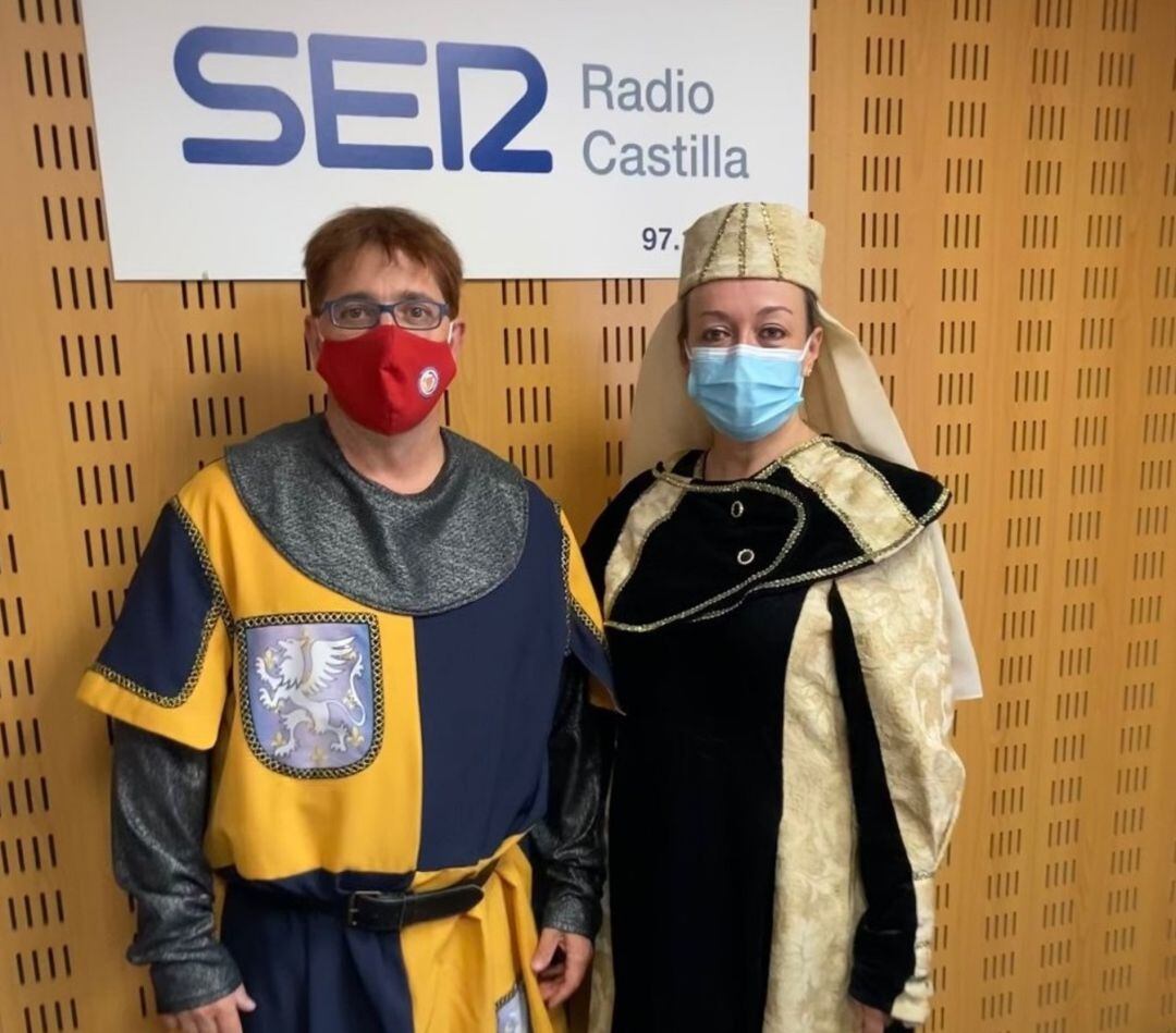 Ignacio Martínez e Isabel Torrientes, ataviados para la presentación de la edición 2021 de la Batalla de Atapuerca