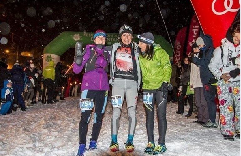 Alba Reguillo, en el medio de la imagen 