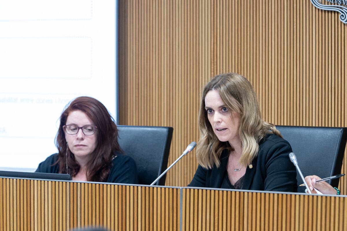 La secretària d'Estat d'igualtat, Mariona Cadena i la cap de polítiques d'Igualtat, Mireia Porras, en compareixença legislativa