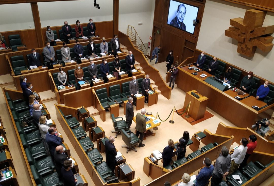 Acto de recuerdo a Santiago Brouard celebrado en el Parlamento Vasco