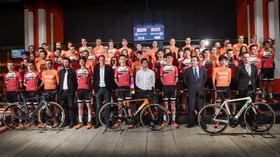 Presentación de los equipos en Bilbao.