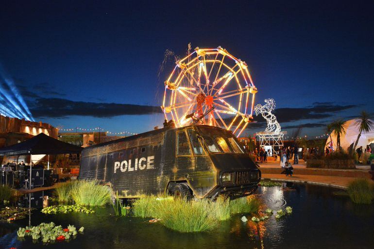 Panorámica de la fiesta de despedida de Dismaland