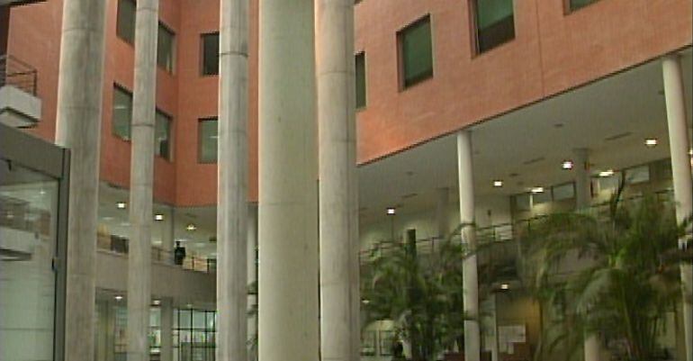 Vestíbulo de entrada en el interior del ayuntamiento de Alcobendas