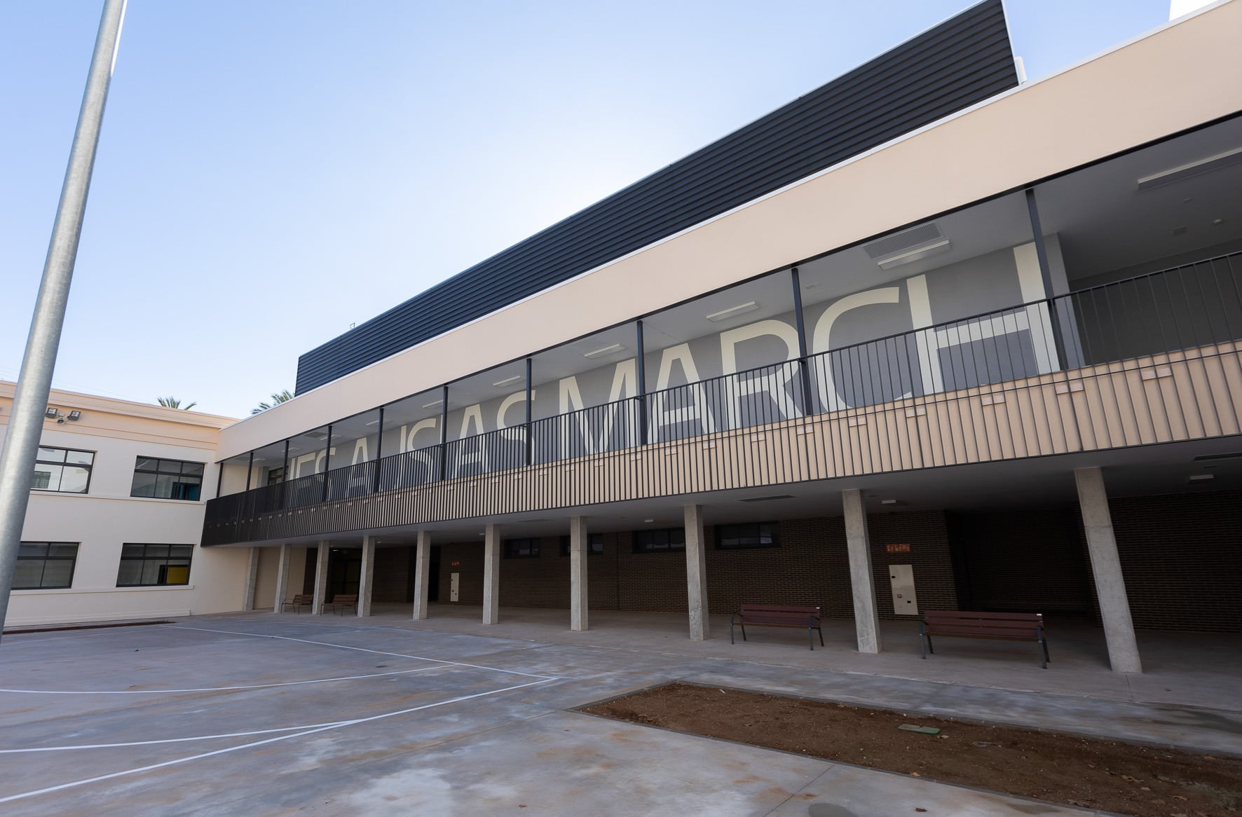 Fachada interior del IES Ausiàs March