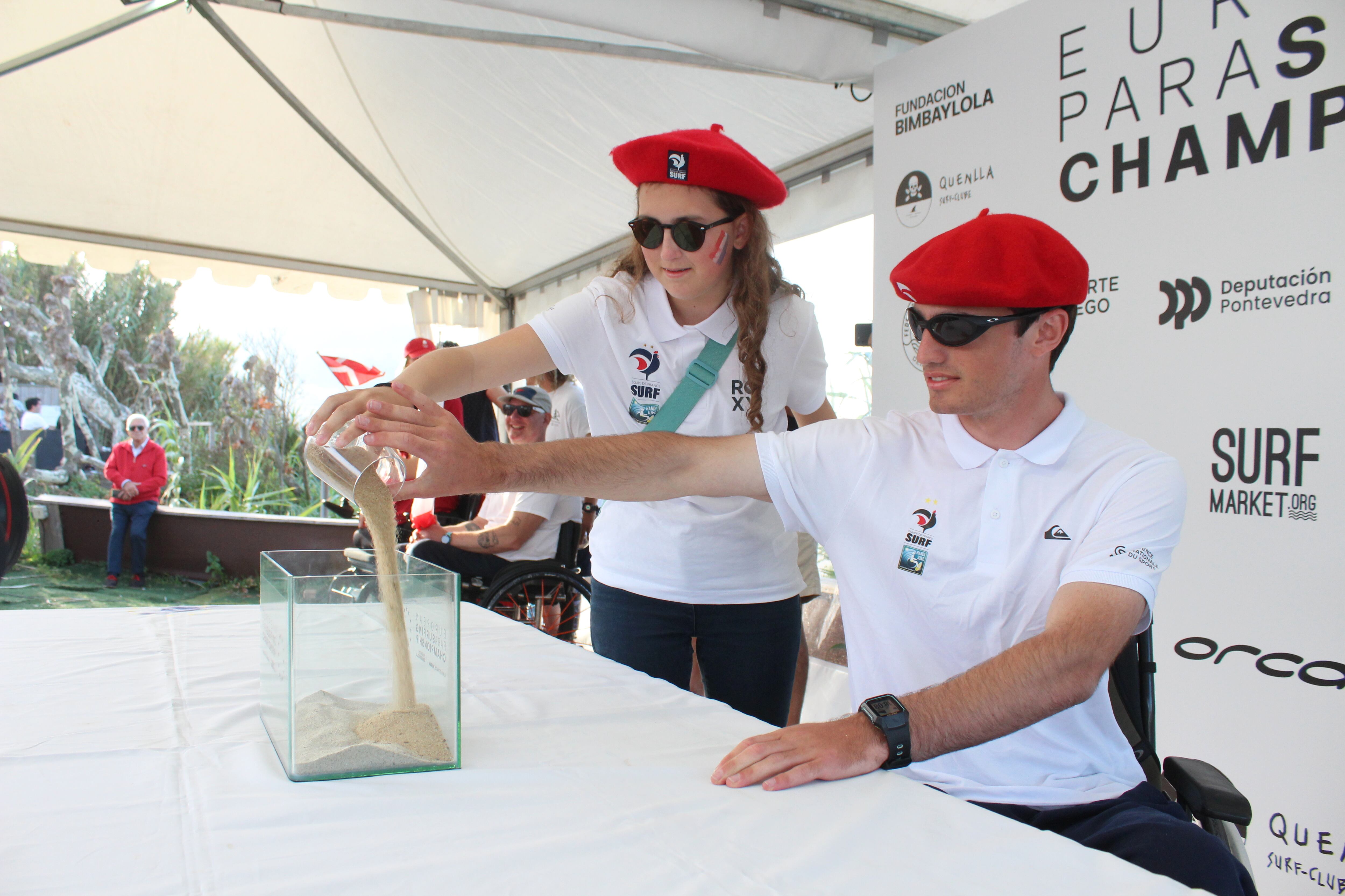 Deportistas depositan arena de sus países de origen en Nigrán