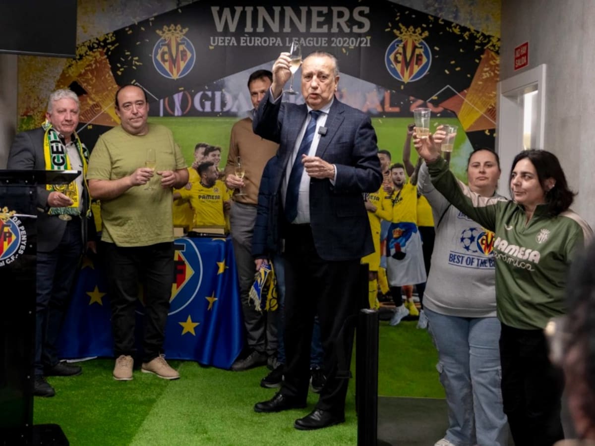 El Villarreal celebra el brindis por la salvación más temprana de su historia