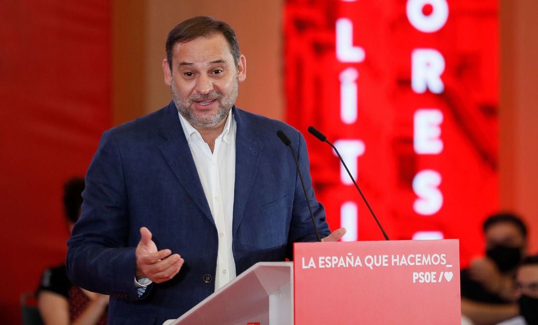 El secretario de Organización del PSOE y ministro de Transporte, Movilidad y Agenda Urbana, José Luis Ábalos, interviene en el acto centrado en el área de municipalismo de la Ponencia Marco del PSOE para el 40 Congreso. 