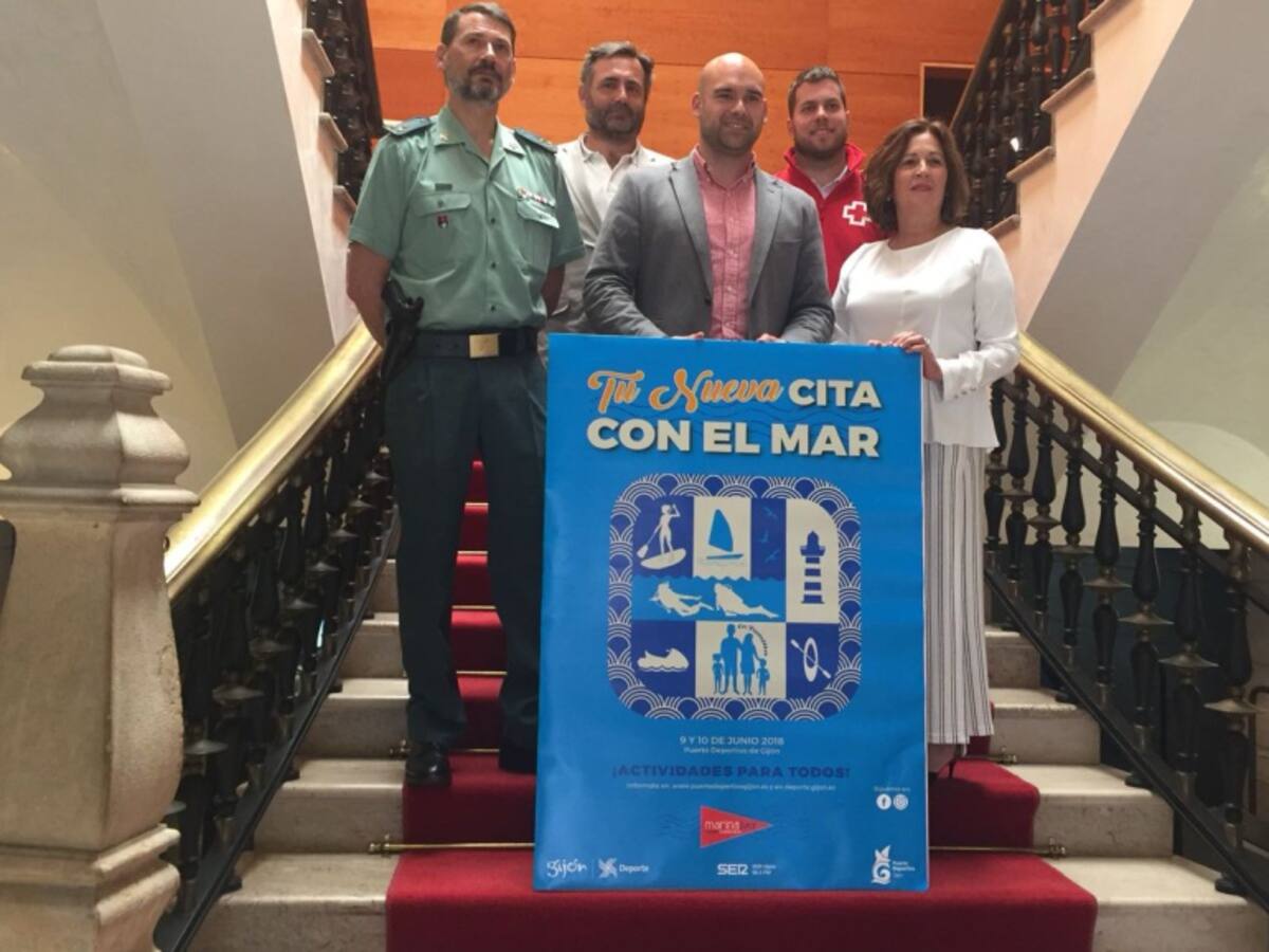 Los deportes acuáticos se adueñan del puerto deportivo de Gijón