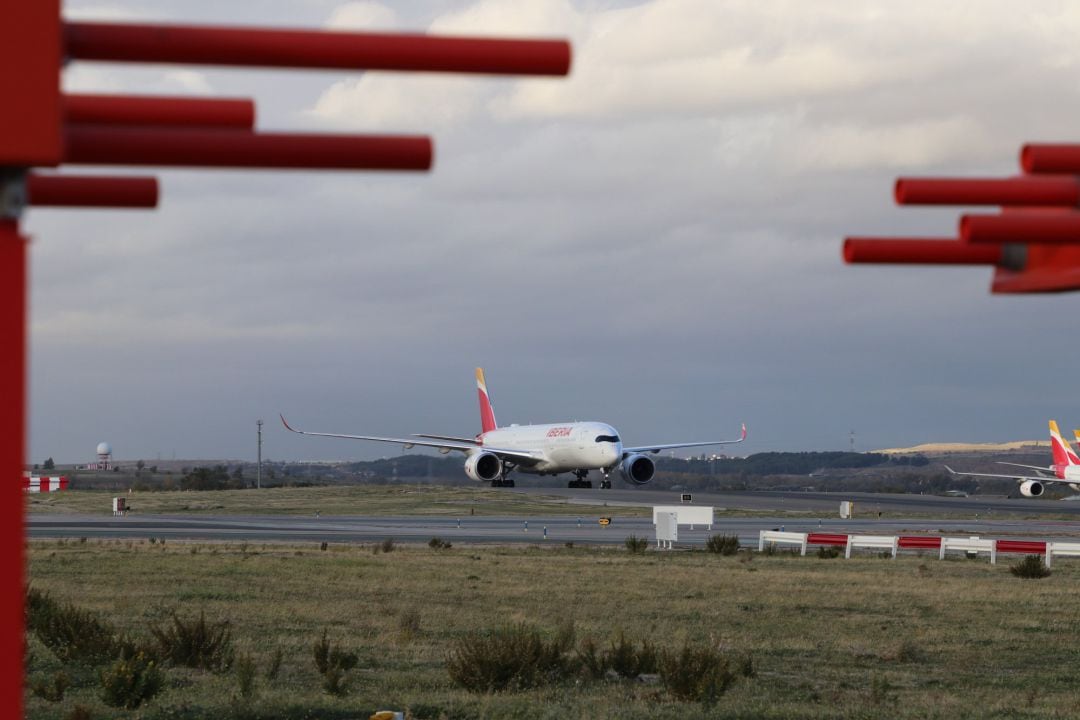 Avión en el aeropuerto de Adolfo Suárez Madrid-Barajas.