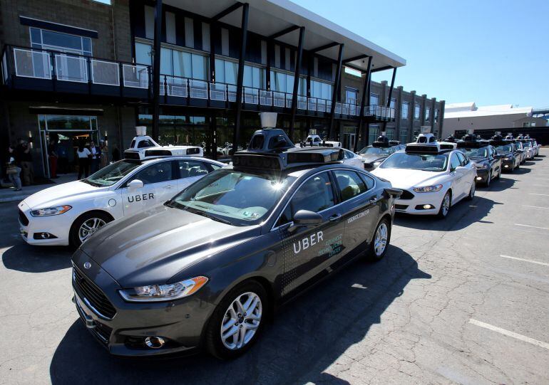 Una flota de coches Uber