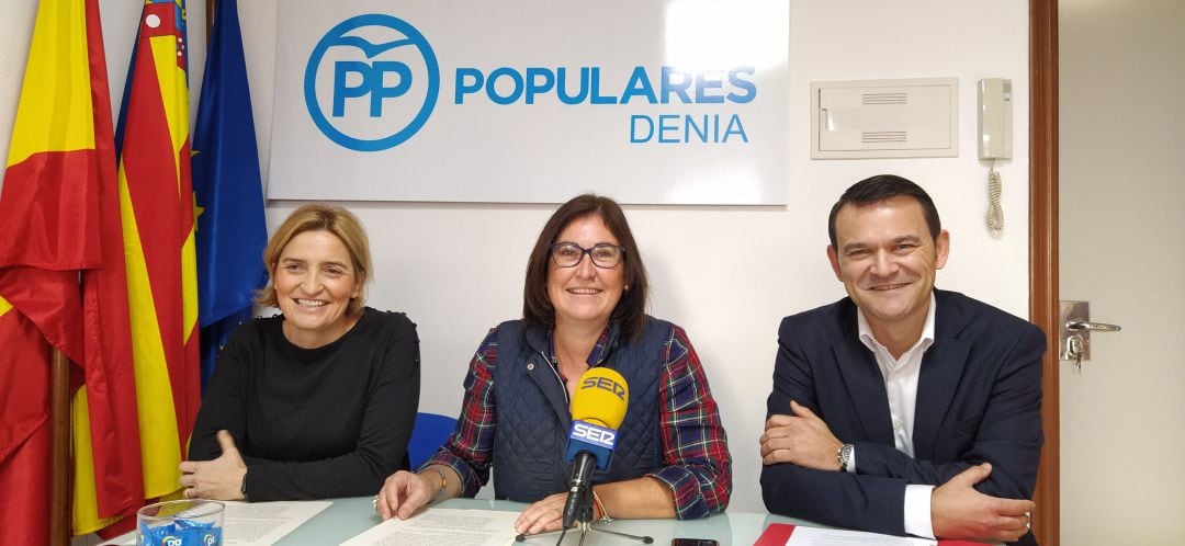 Los tres concejales del grupo municipal del PP en el Ayuntamiento de Dénia.