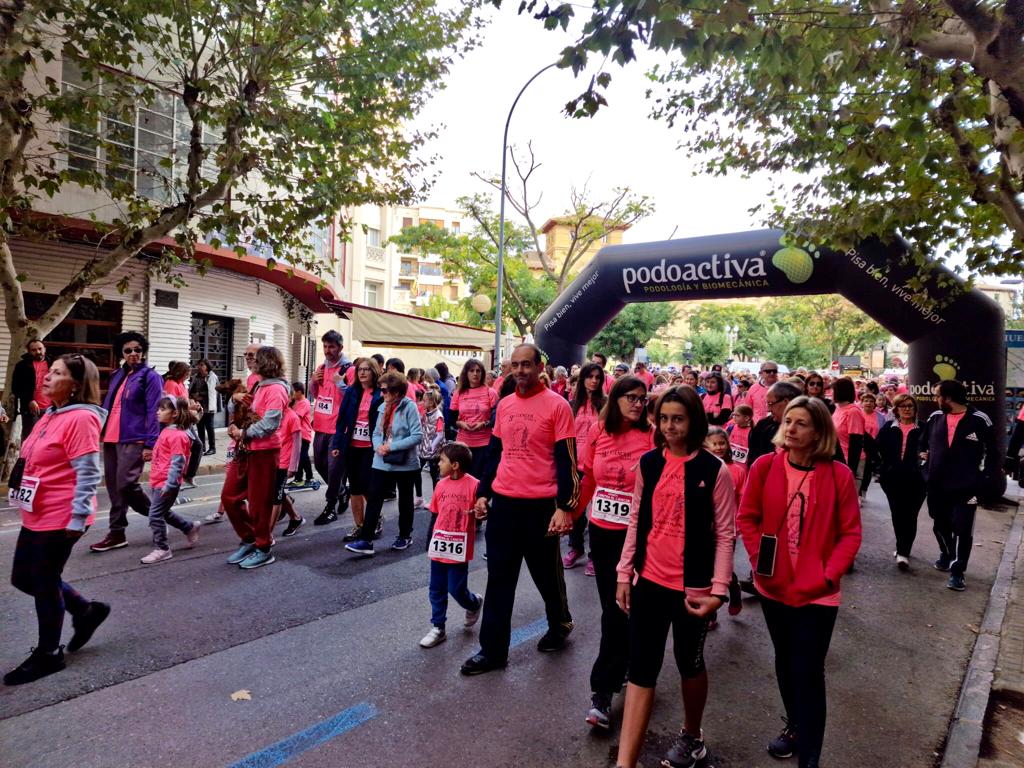 Anteriores ediciones de la Carrera Contra el cáncer en Huesca, uno de los actos principales de la campaña de la AECC por el cáncer de mama