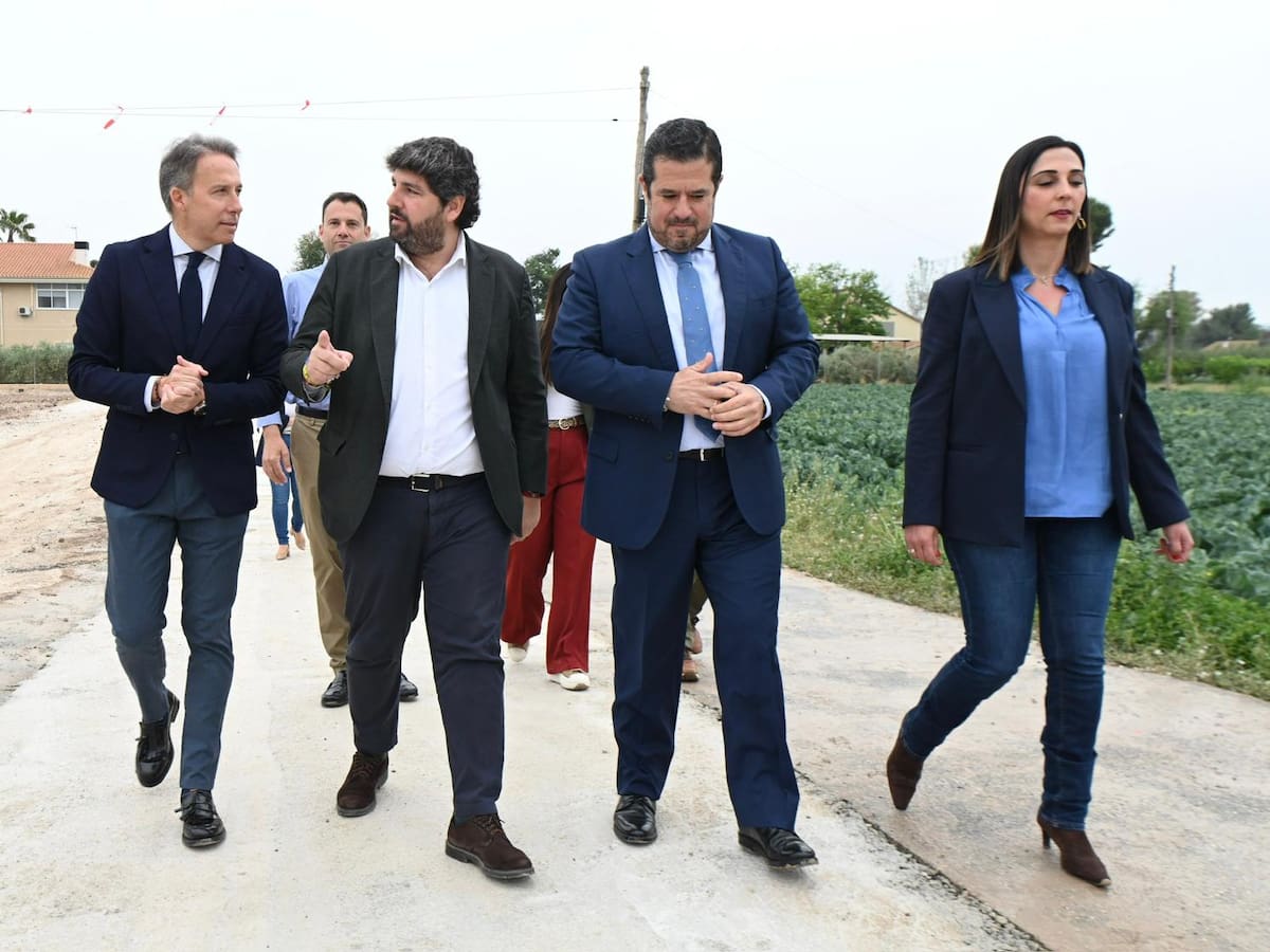 López Miras prioriza la legalidad frente a la "prioridad nacional" exigida por Vox