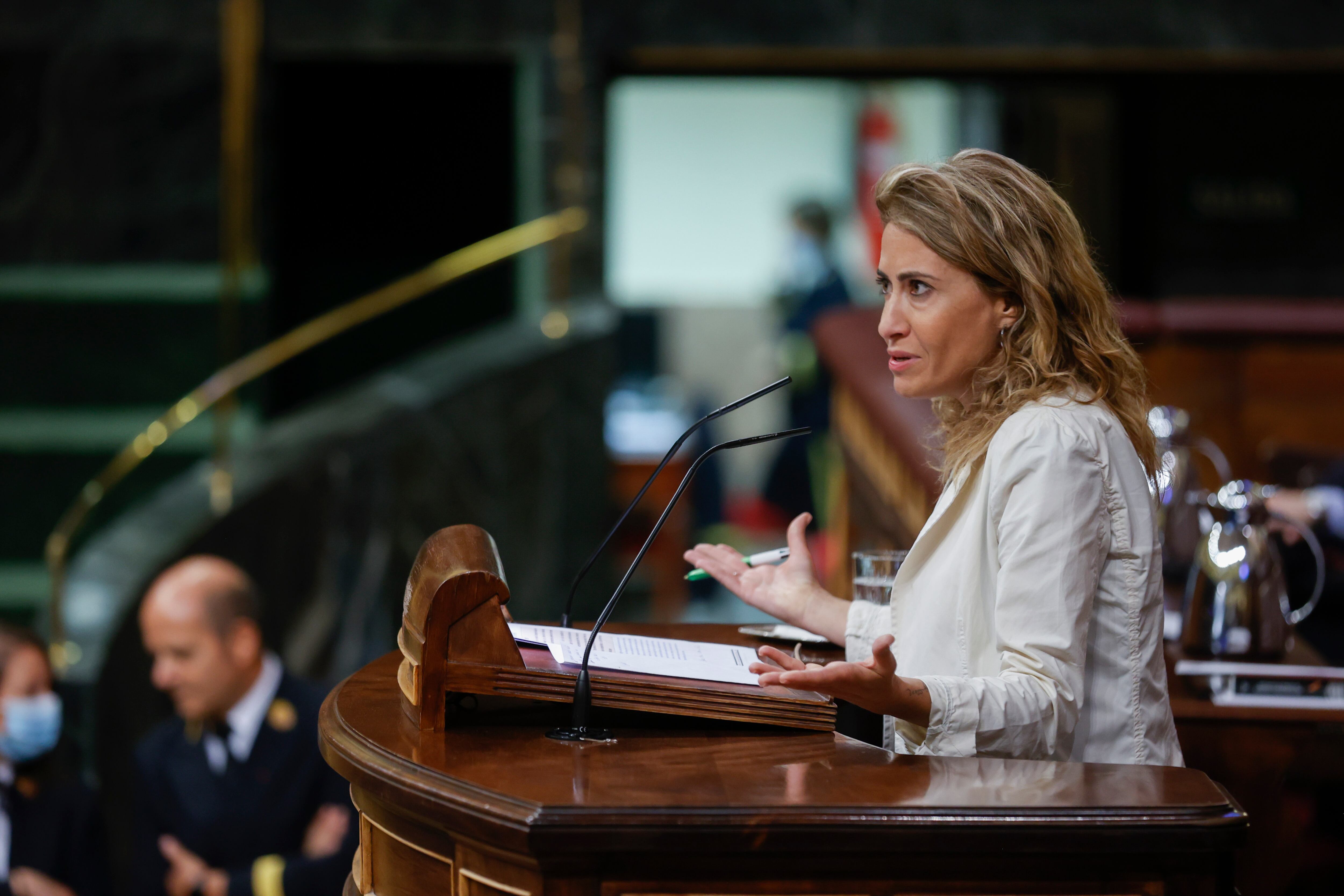 MADRID, 29/06/2022.- La ministra de Transportes, Movilidad y Agenda Urbana, Raquel Sánchez, durante su intervención en la sesión de control al Gobierno este miércoles en el Congreso. EFE/ Javier Lizon
