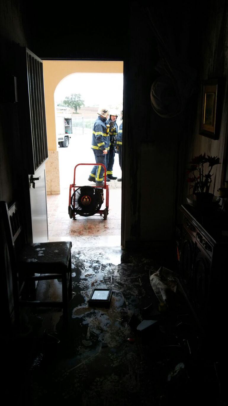 Estado en el que ha quedado el interior de la vivienda