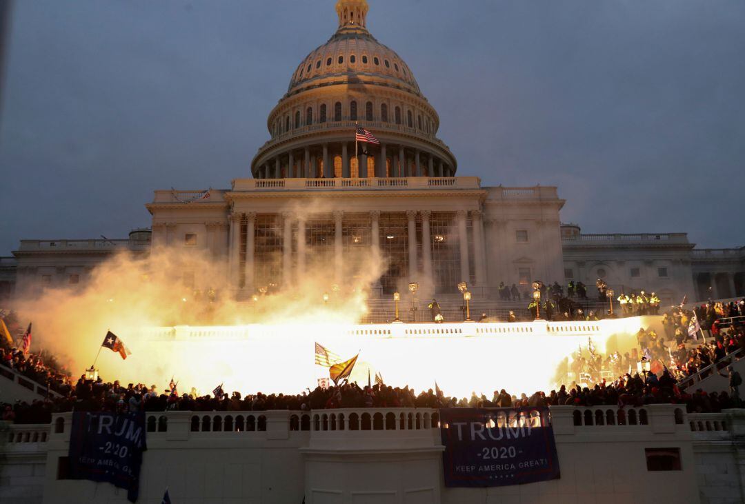 Protestas ante el Capitolio en Washington, minutos antes de su asalto por personas armadas ultranacionalistas