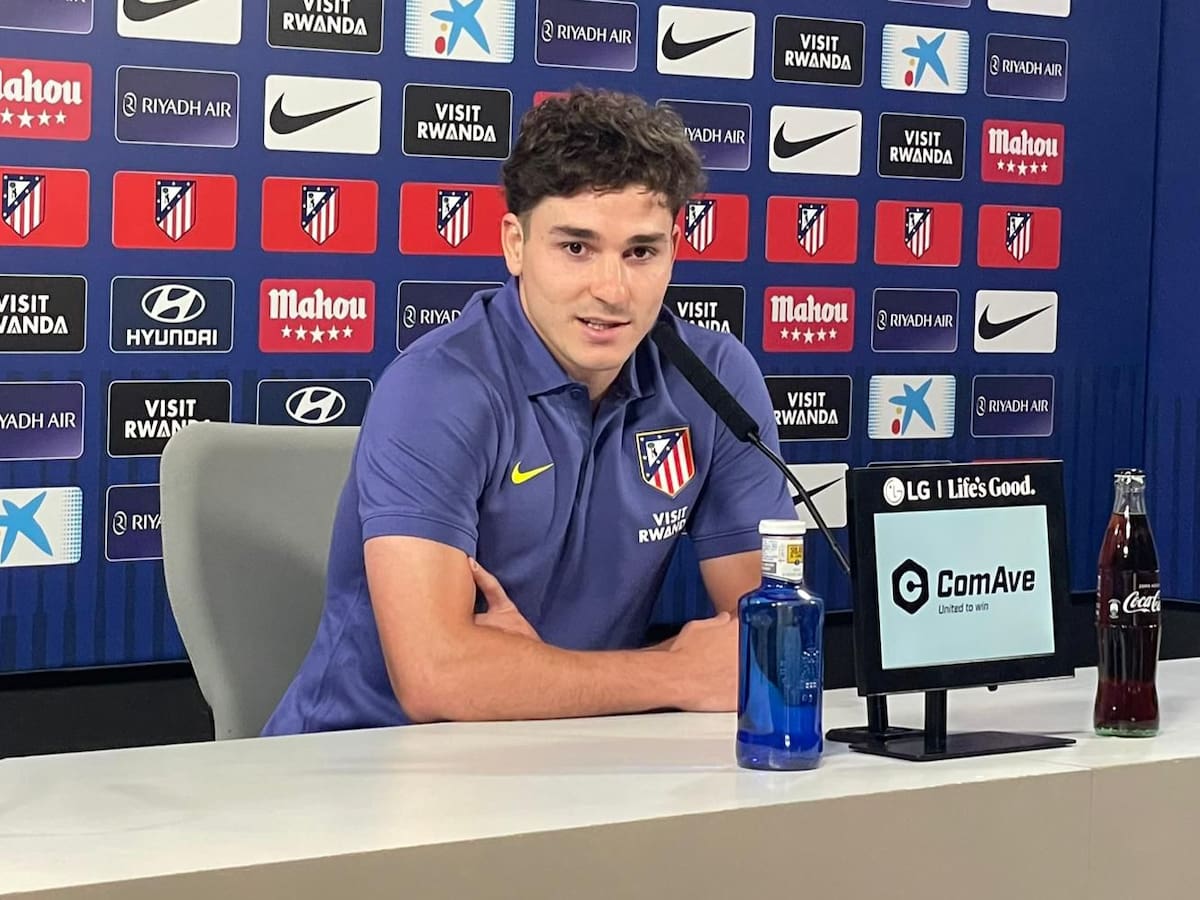 Julián Álvarez: "¿El FC Barcelona? No puedo salir a desmentir cualquier cosa que salga todo el tiempo"