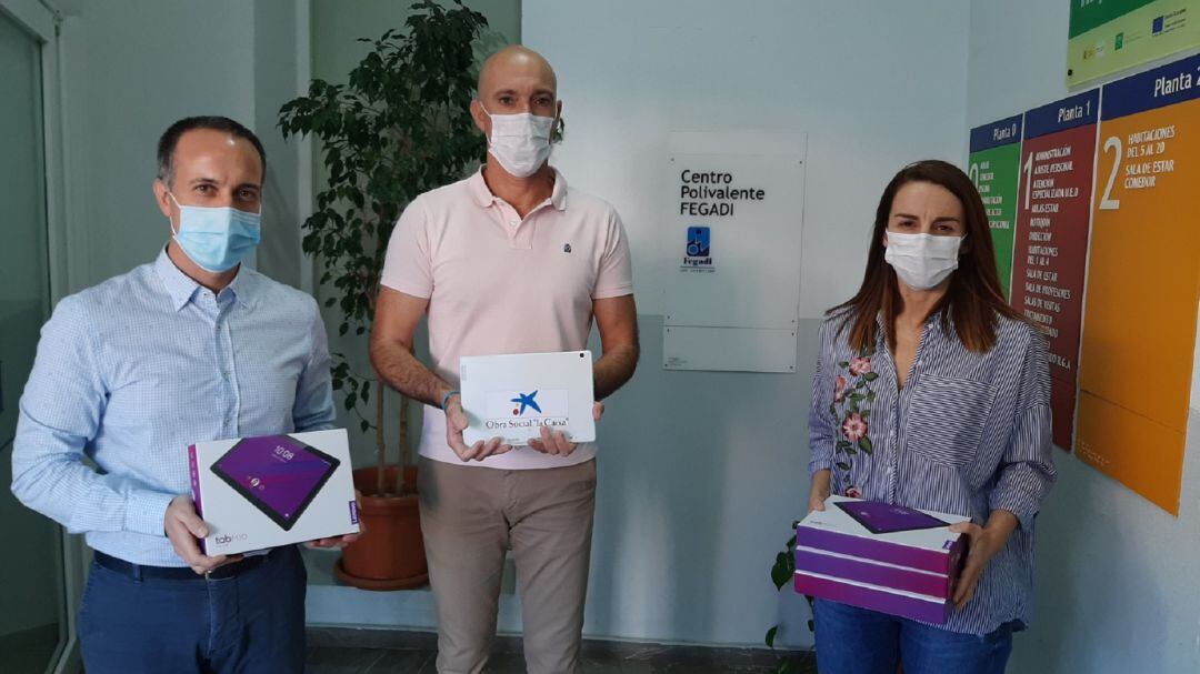 Entrega de las tablets.