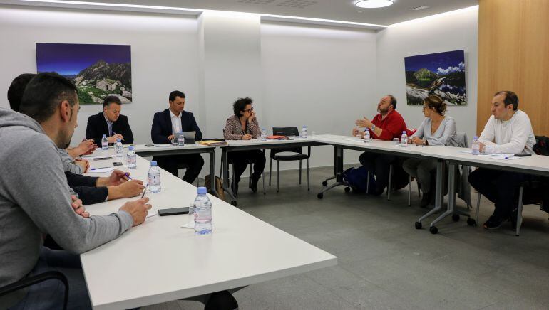 Reunió entre el grup parlamentari liberal i representants sindicals de l'administració pública