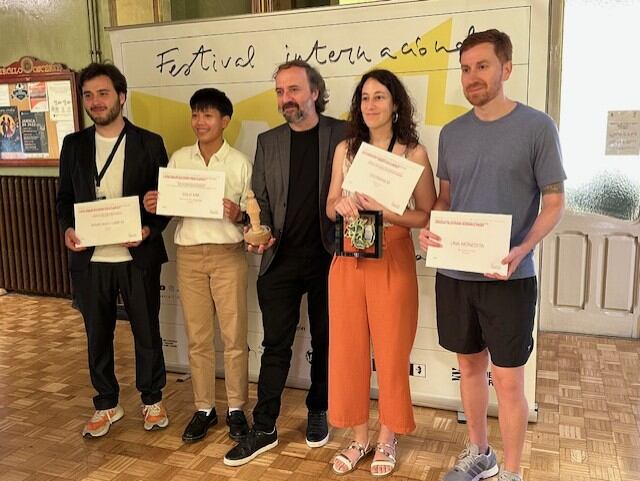 Algunos premiados en el 53º Festival Internacional de Cine de Huesca que estaban presentes durante la entrega