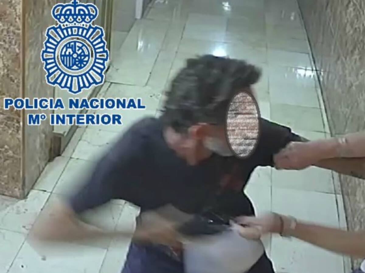 Detenido tras asaltar a una mujer de 74 años en el portal de su casa