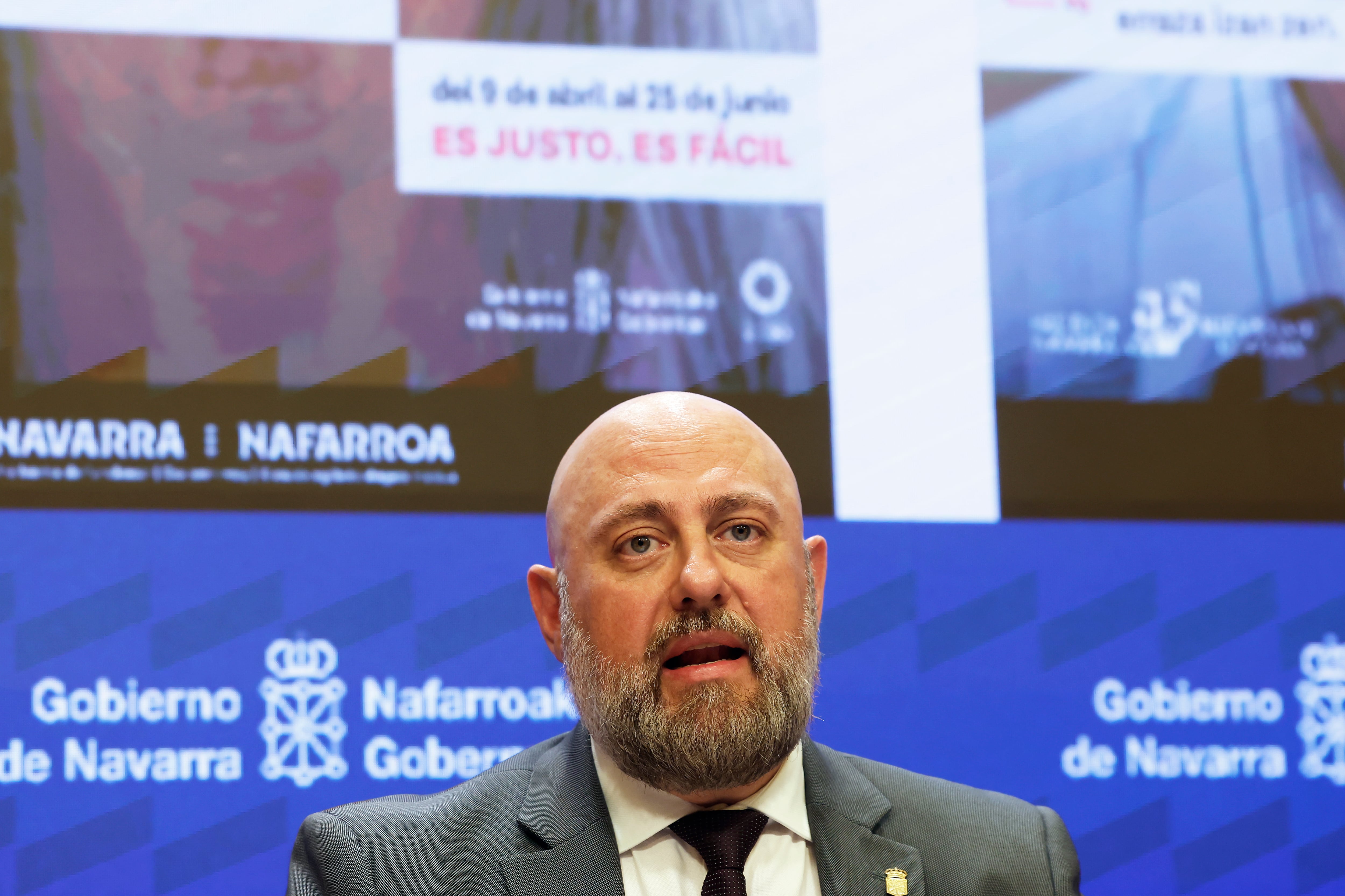 GRAFCAV1818. PAMPLONA, 08/04/2026.- La Hacienda Foral tiene preparadas ya 221.446 propuestas de Declaración de la Renta para la campaña que comienza este jueves, de las que 134.661, casi un 61 %, tienen un resultado "a devolver" al contribuyente, lo que supone 115,5 millones de euros. El dinero de estas contribuciones "a devolver" se ingresará en las cuentas de los contribuyentes el próximo 15 de abril, ha explicado en conferencia de prensa el consejero de Economía y Hacienda, José Luis Arasti. Entre las novedades de esta campaña, ha comentado, está la ampliación de los incentivos al alquiler de vivienda permanente y el aumento de las deducciones por pensiones de viudedad y jubilación, que tendrán un impacto de 16,7 millones de euros para las arcas forales. EFE/ Jesús Diges